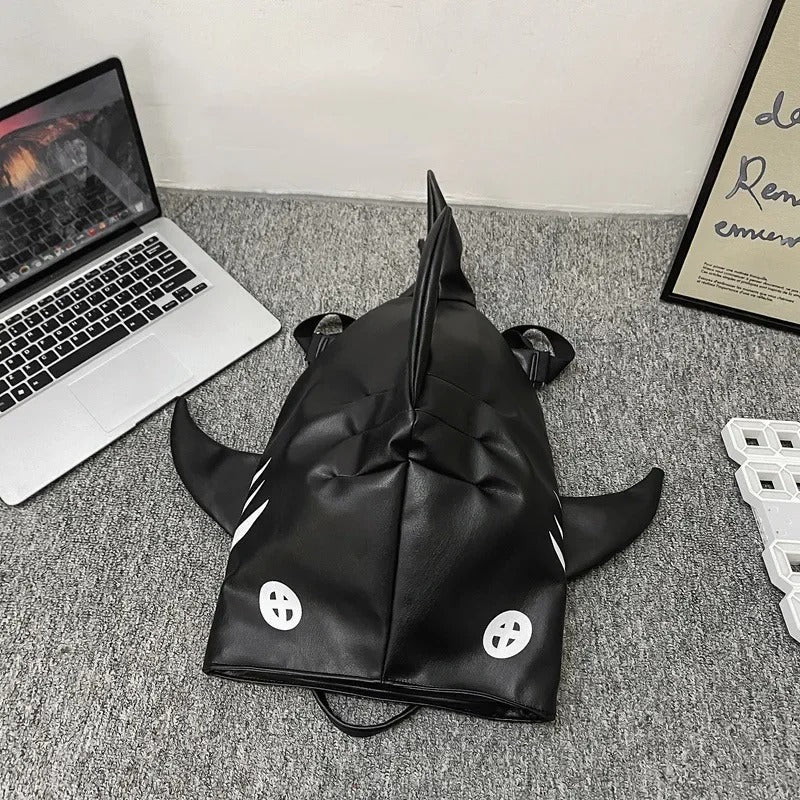 Leather Shark Backpack - black / 30x22x41cm