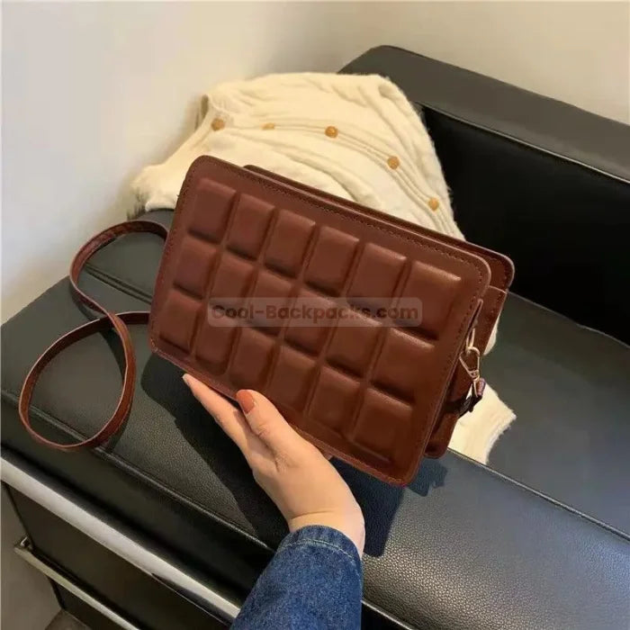 Chocolat Messenger Bag